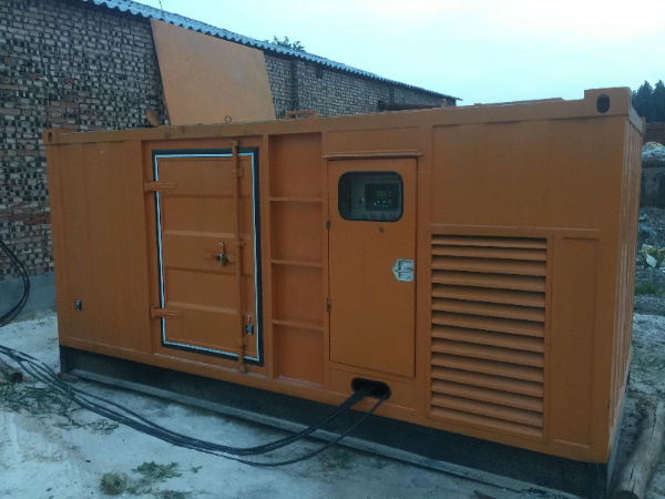 营山发电机组长期使用中，电缆线的敷设路径有哪些要求？