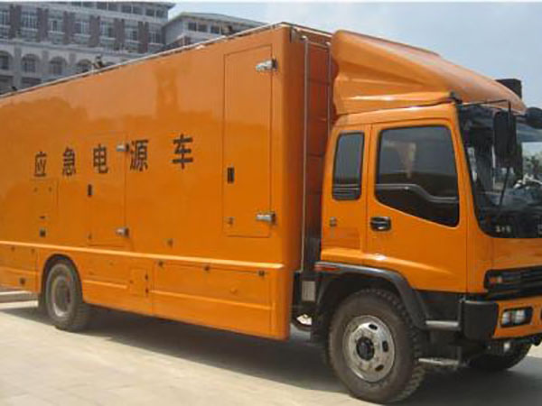 营山冬季柴油发电机启动前，如何检查燃油系统中的积水？